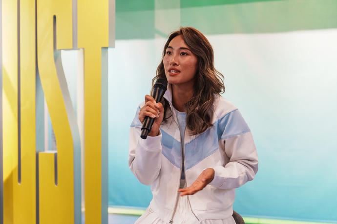 重新出发的, 她终于伤愈, 因为接受手 重新出发的, 她终于伤愈, 因为接受手