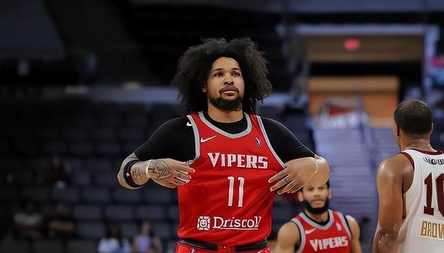 两名球员又, 的NBA发 两名球员又, 的NBA发