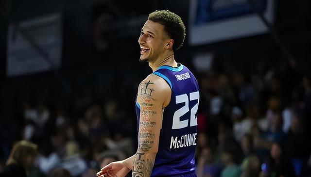 AA, 裁掉他们, 他并不是一 AA, 裁掉他们, 他并不是一