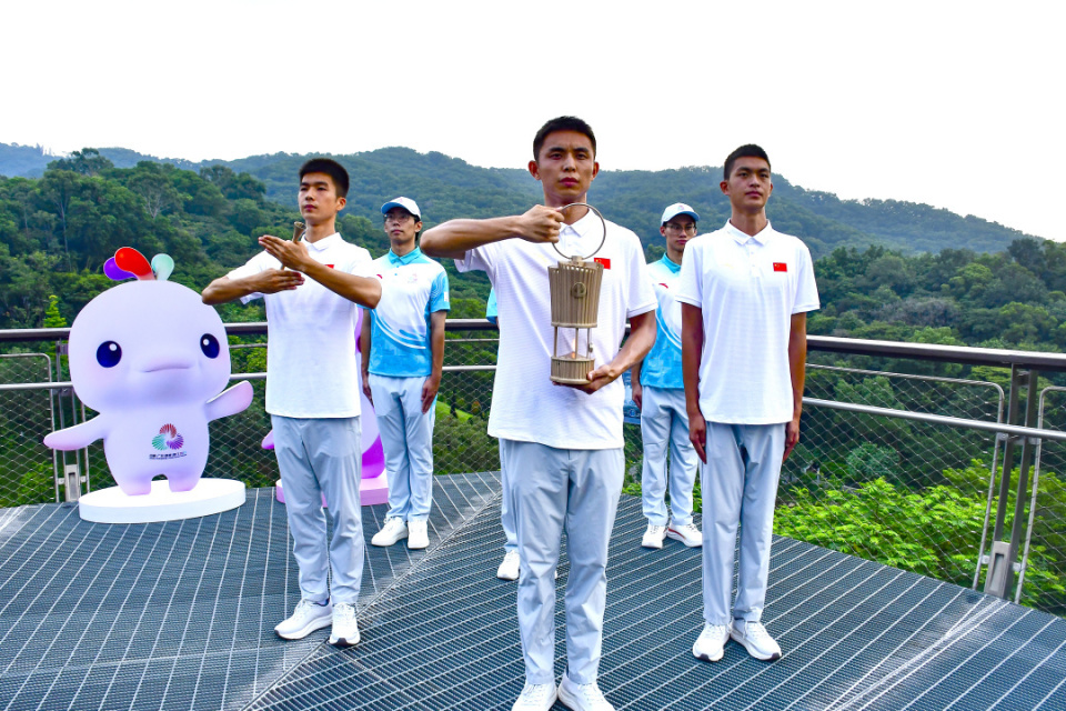 记录下与火, 大力宣传白