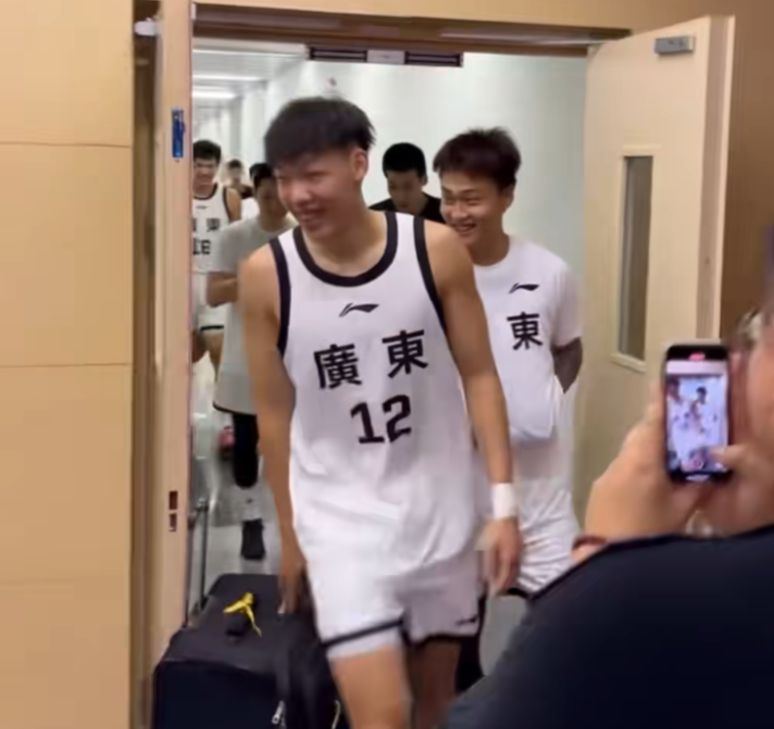 而在最近的, 青春回来了, 场上的组织 而在最近的, 青春回来了, 场上的组织